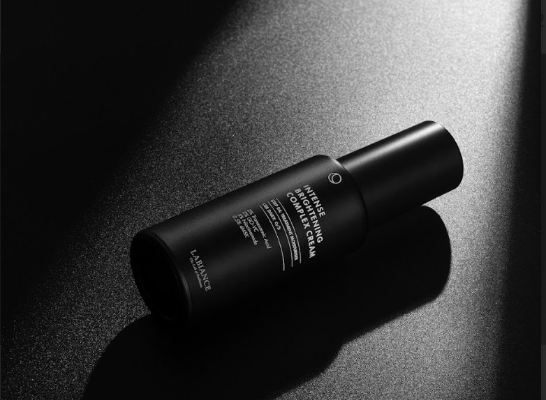 Intense Brightening Complex Cream góp phần dưỡng sáng da, giúp làn da châu Á trông sáng mịn mỗi ngày