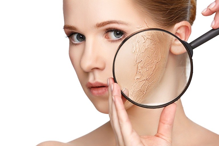 Da khô ráp và ngứa ngáy một phần cũng là hệ quả của quá trình lão hóa khi khả năng ngậm nước tự nhiên của biểu bì suy giảm