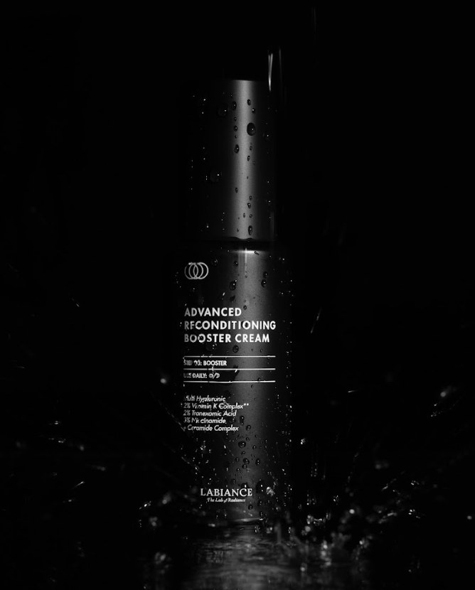 Advanced Reconditioning Booster Cream với công nghệ Dual Layer K Complex và Bio-identical Ceramide giúp dưỡng ẩm, làm mềm da