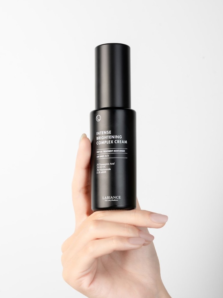 Labiance Intense Brightening Complex Cream ứng dụng Caprylyl 2-Glyceryl Ascorbate giúp da rạng rỡ