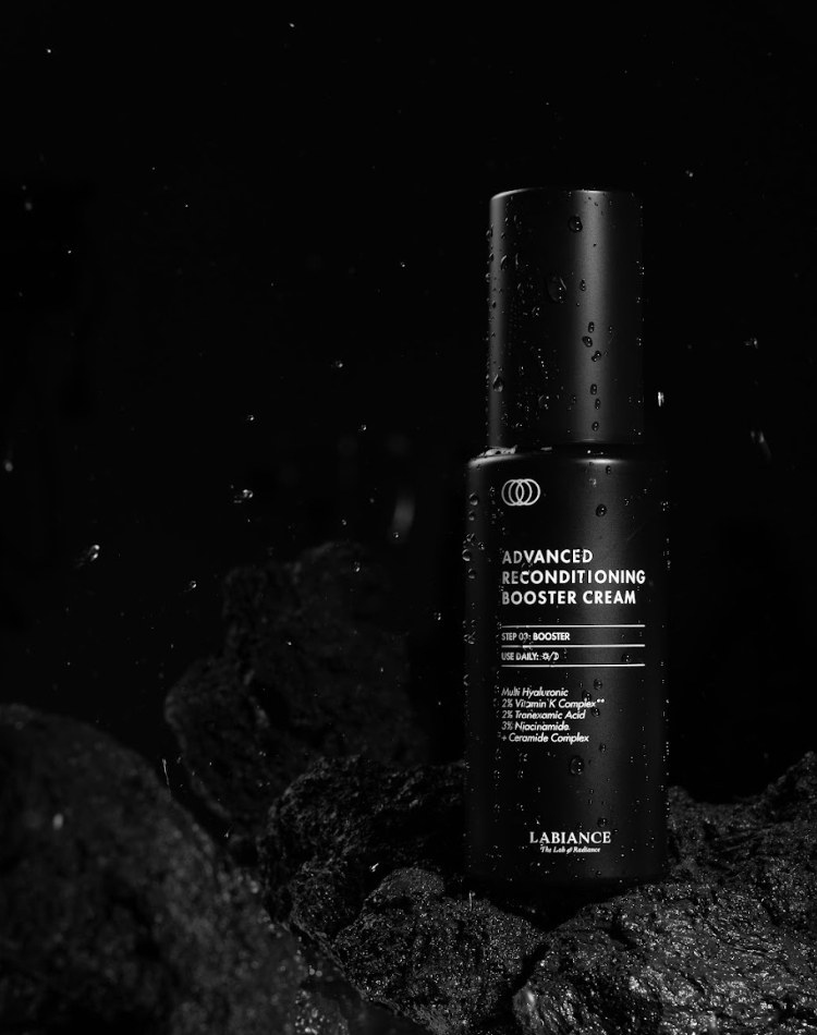 Advanced Reconditioning Booster Cream có chứa 2% Tranexamic Acid, giúp dưỡng ẩm, làm mềm da