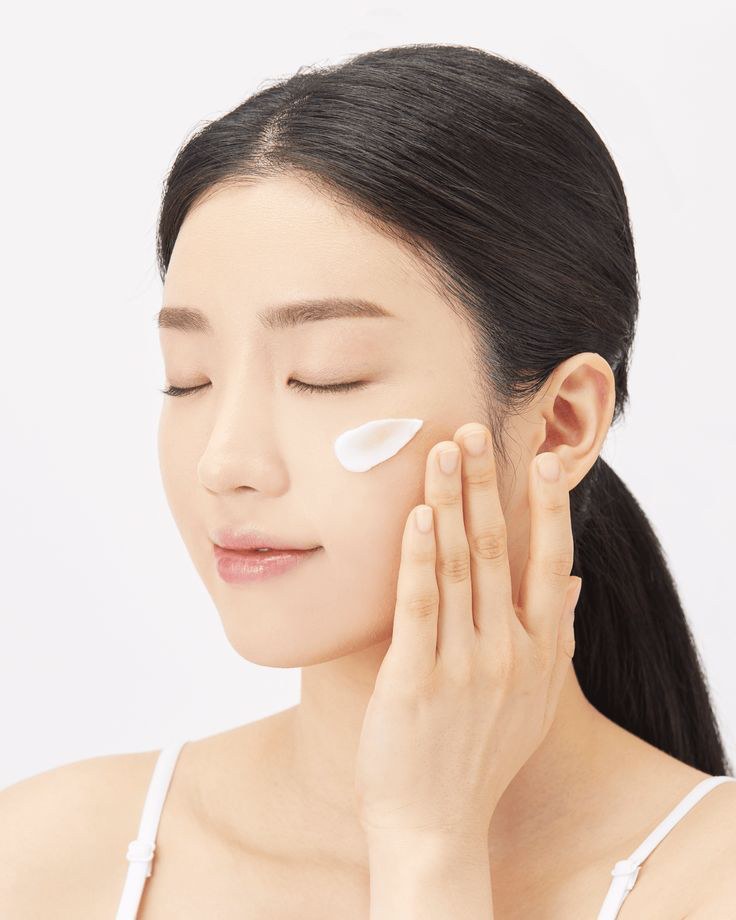 Cấp ẩm chuyên sâu giúp bổ sung nước và duy trì độ ẩm cho da khô thiếu nước